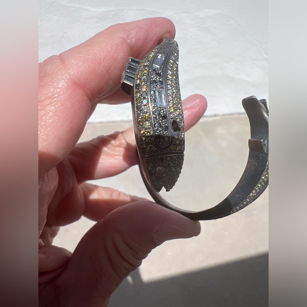 Roseark Fish Bangle - Picture 2 of 10